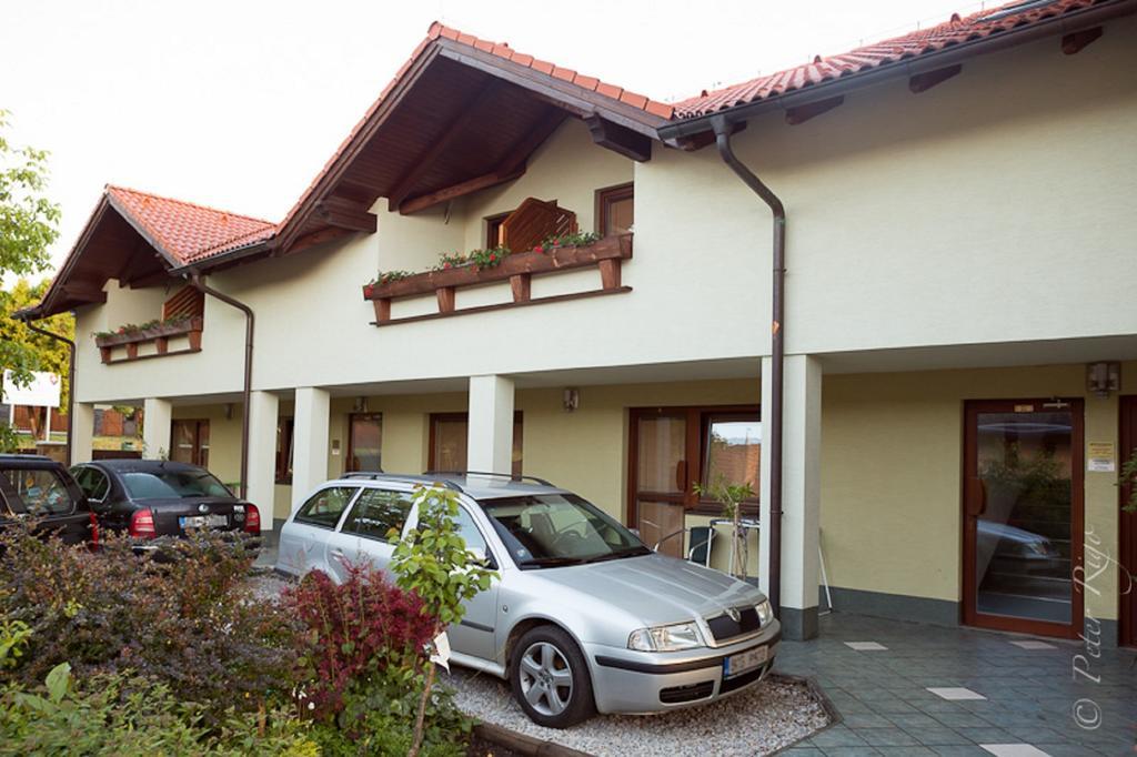 Penzion Jople Podhájska Exteriér fotografie